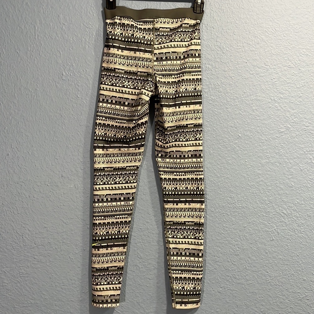 New Nike Pro grey/black athletic leggings in women’s size small - Picture 6 of 10